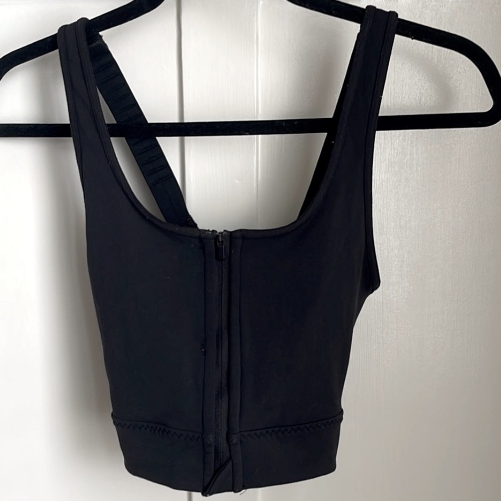 Athleta brand front zip sports bra in black!